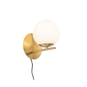Wandlamp goud met opaal glas L15xB21xH21